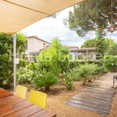 Constance Saint-Tropez